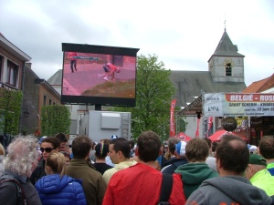 Big screen action up at the Oude Kwaremont public zone