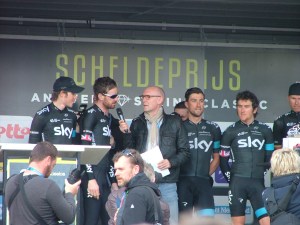 Wiggo turns on the charm